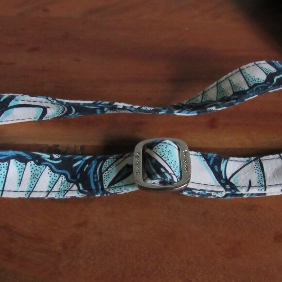 SUMMER PATTERN VERA BRADLEY-BLUE ISLAND-TURTLES-SHELLS-LOBSTER-LONG STRAP-MINT - Picture 12 of 12